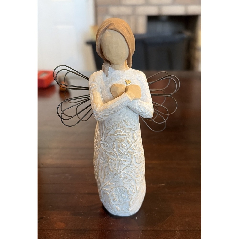 Willow Tree REMEMBRANCE Angel Sculpted Figure Gold Heart Hand painted 2010 (C5)